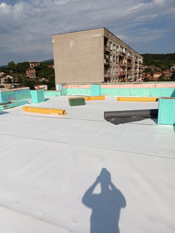 хидроизолация за ремонт на покрив в Пернишка кооперация