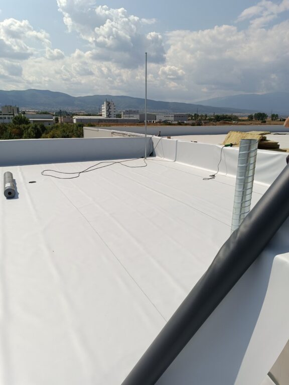 Хидроизолация на плосък покрив инсталация