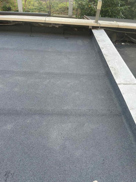 Полагане на битумна хидроизолация на плосък покрив в кв. Хладилника, гр. София 6 Ремонт на покрив с битумна хидроизолация-HydroStop.bg