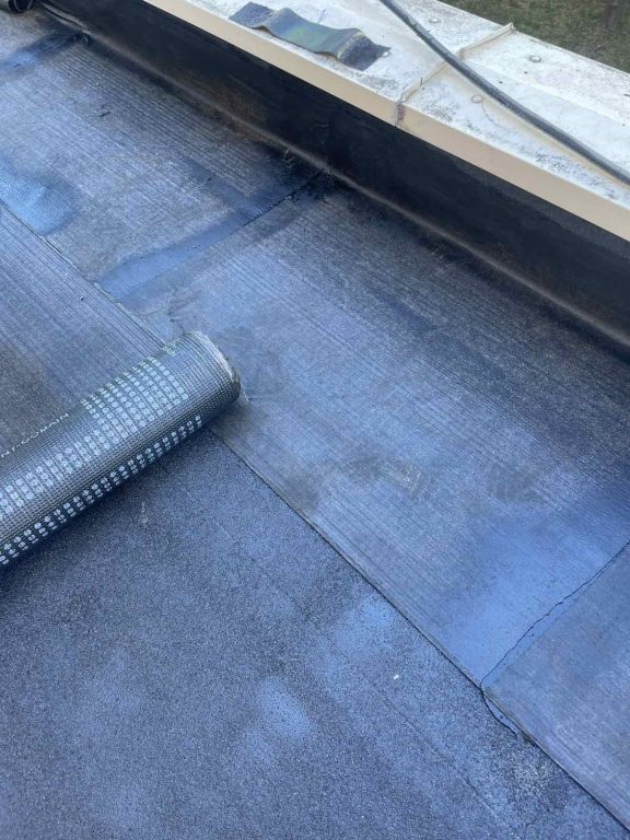 Полагане на битумна хидроизолация на плосък покрив в кв. Хладилника, гр. София 4 Ремонт на покрив с битумна хидроизолация-HydroStop.bg