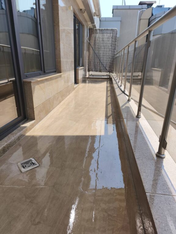 Почистване и хидроизолиране на тераса с безцветна полиуретанова хидроизолация – гр. София 1 Почистване и хидроизолиране на тераса с безцветна полиуретанова хидроизолация – гр. София, Хидростоп