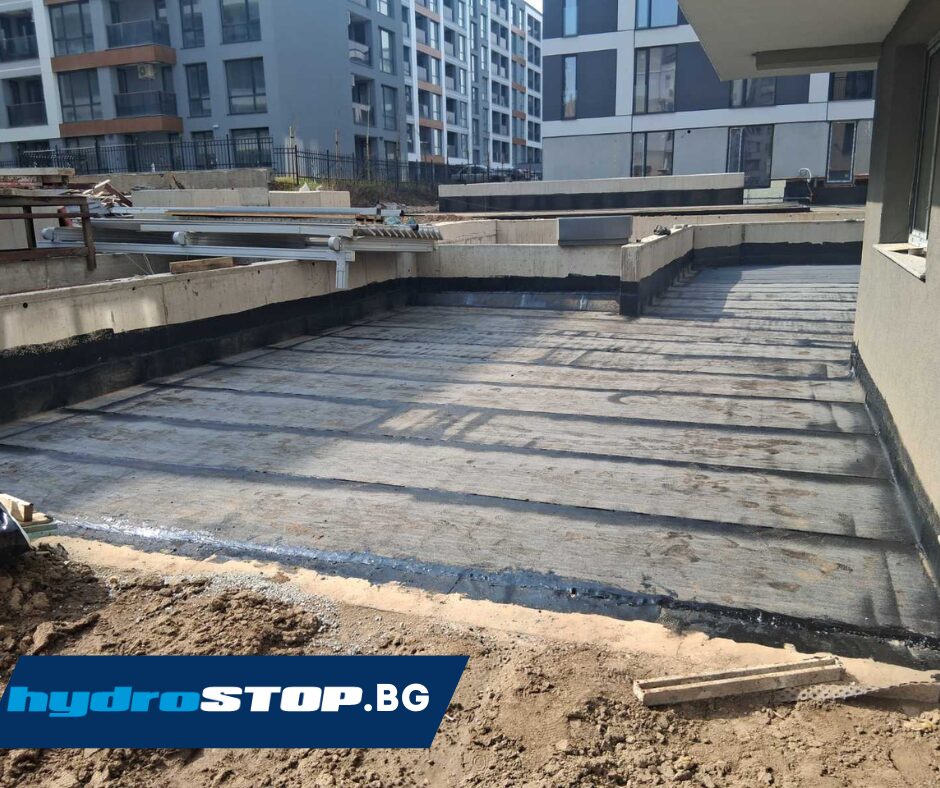 Хидроизолация на зелен покрив в кв. Малинова долина: Сигурност и анти-коренова защита от Хидростоп 9 Хидростоп-доставка-и-монтаж-на-битумна-хидроизолация-на-зелен-покрив-на-пакрикнг-на-жилищна-сграда-софия-нетъкан-текстил-с-армировка 5