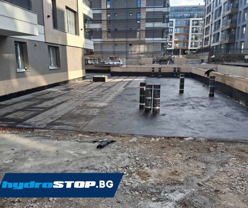 Хидроизолация на зелен покрив в кв. Малинова долина: Сигурност и анти-коренова защита от Хидростоп 6 Хидростоп-доставка-и-монтаж-на-битумна-хидроизолация-на-зелен-покрив-на-пакрикнг-на-жилищна-сграда-софия-нетъкан-текстил-с-армировка 6