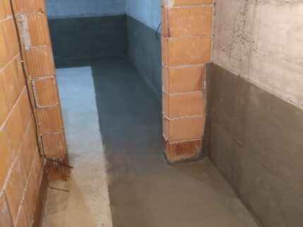 Спиране на активни течове в мазе на новопостроена сграда в гр. Банкя 40 Спиране на активни течове в мазе на новопостроена сграда в гр. Банкя, Хидростоп